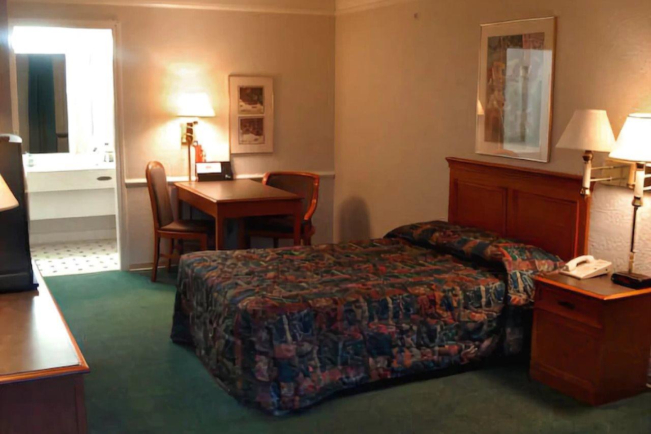 America'S Inn Хьюстон Экстерьер фото